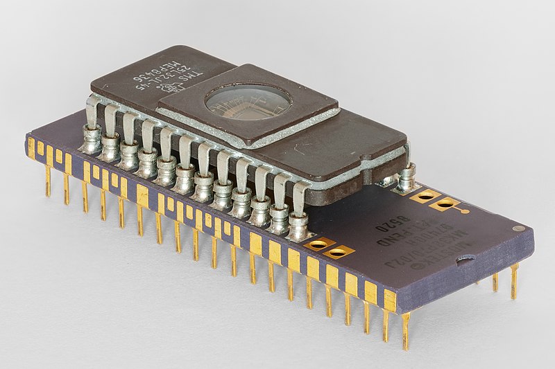Microcomputer with EPROM